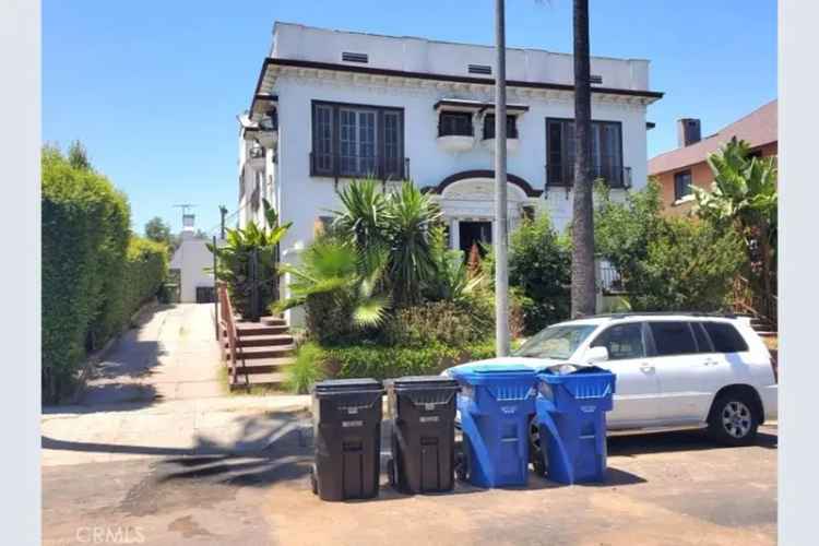 Investment buy apartment in Los Angeles with 6 units and garages