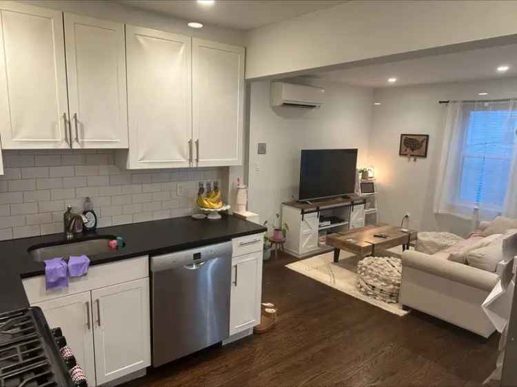 Rent Cozy Apartment Unit in South Boston with Modern Features