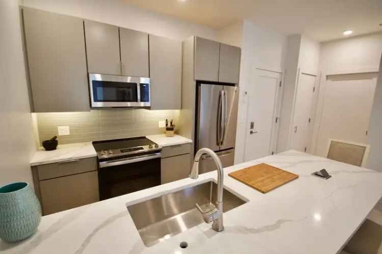 Rent Fully Furnished One Bedroom Apartment Near Wayland Square