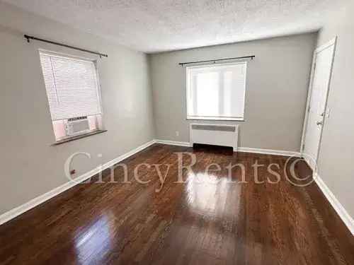 Rent Cozy One Bedroom Apartment in Madisonville with Modern Features