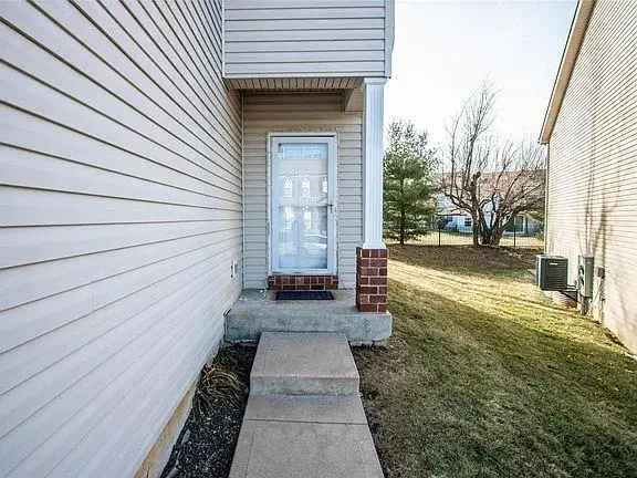 Townhouse for Rent with 3 Bedrooms Near I-70 and Mid Rivers Mall