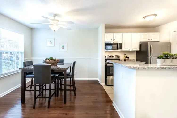 Rent Luxury Apartments in East Amherst with Unique Amenities