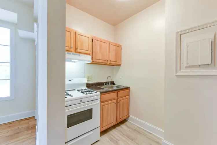 Rent Twin Oaks Apartments in Georgia Avenue Featuring Spacious Layouts