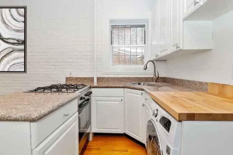 Rent 1BR Apartment in Prime LES with Washer Dryer and Modern Features