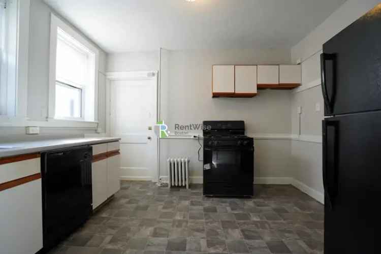 Rent Spacious Apartments in Brookline Hills with No Fee and Laundry