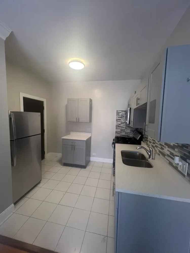 Rent Beautiful Apartment in Hyde Park Near UIC Campus and Lakefront