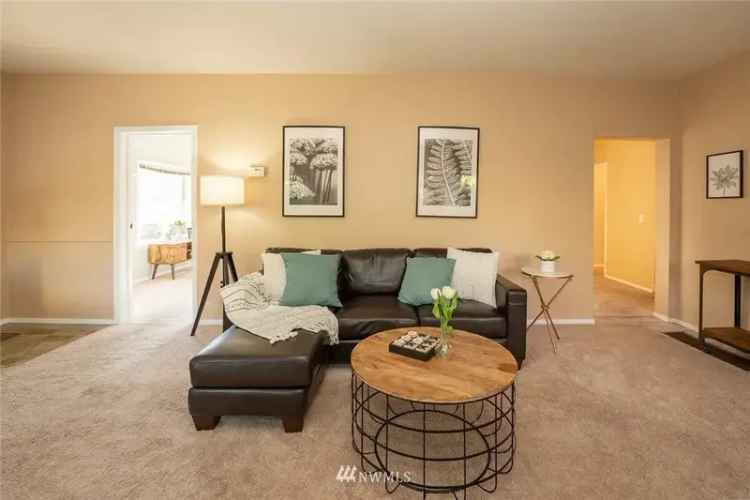 Rent a fully furnished remodeled home with 3 bedrooms near Alderwood Mall