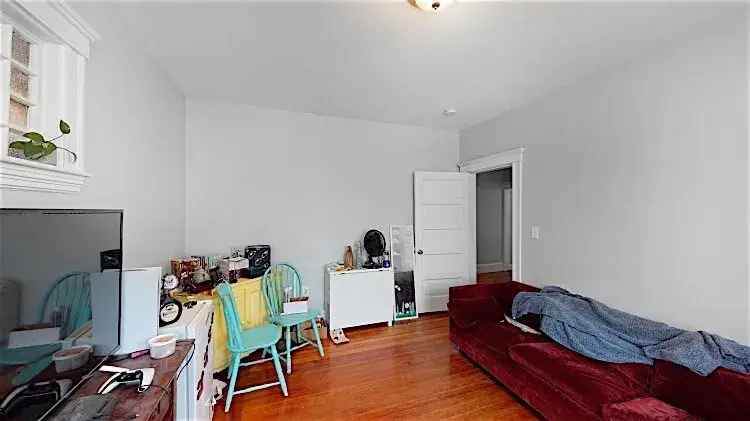 Rent Spacious Apartment in Somerville with 2 Bedrooms and Modern Features