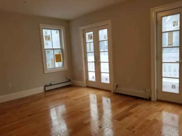 Rent Apartment in Porter Square with Yard and Modern Amenities