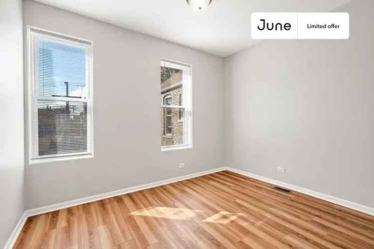 Rent Queen Bedroom in Pilsen Apartment with Flexible Lease Options