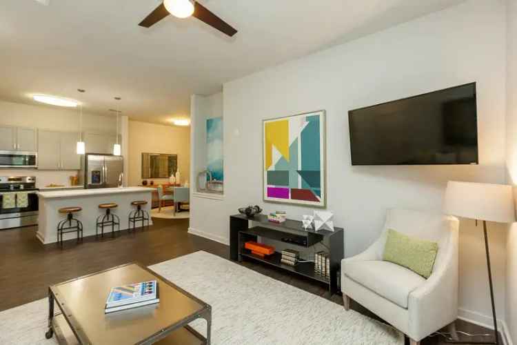 Luxury Rent Apartments near Downtown Charleston with High-End Amenities