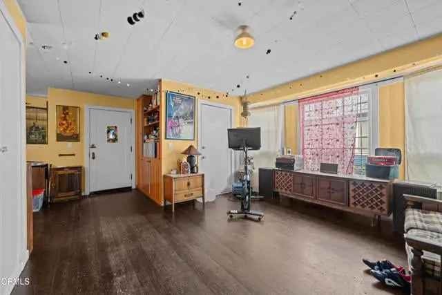 House For Sale in 500, Belmont Avenue, Los Angeles, California