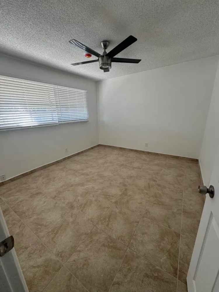 Rent Spacious 2 Bedroom Apartment in Central North Hollywood with Modern Features