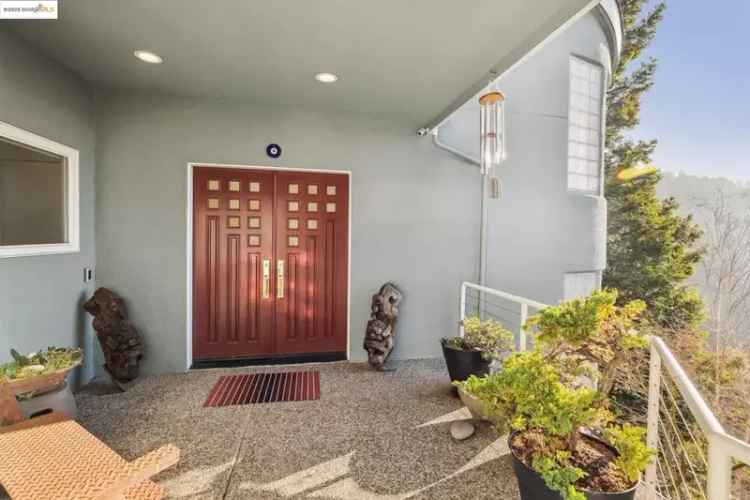 Buy House in Oakland with Private Lot and Elegant Design