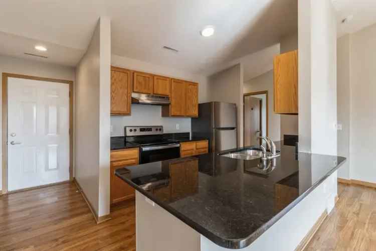 Room for Rent Spacious Condo in West Ames with Modern Features