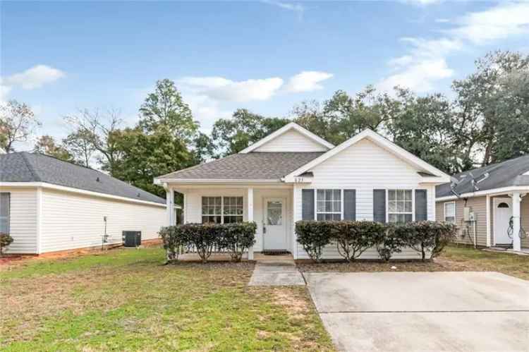 Buy Adorable Home in West Mobile with 3 Bedrooms and Covered Patio