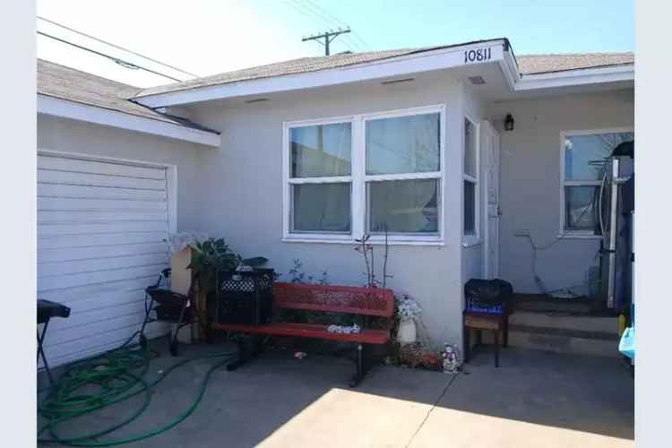 House For Sale in 10811, South San Pedro Street, Los Angeles, California