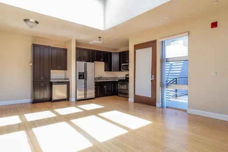 Buy Spacious 6 Bedroom Apartment in Vibrant Los Angeles with Modern Amenities