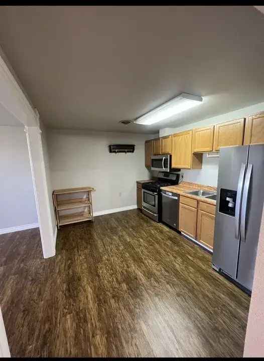 Rent 4 Bedroom Apartment in Kennewick with Central Air Conditioning