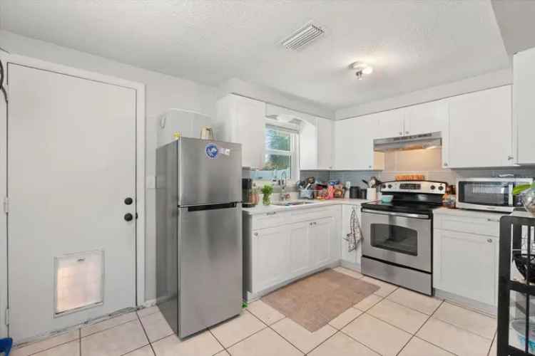 House For Sale in 216, 60th Avenue Drive West, Bradenton, Florida