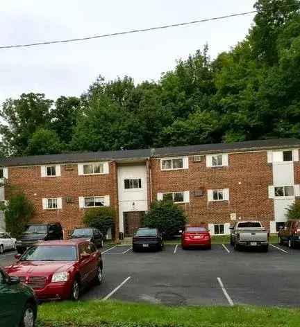 Rent 1 Bed 1 Bath Apartment Unit in Good Condition with Renovations