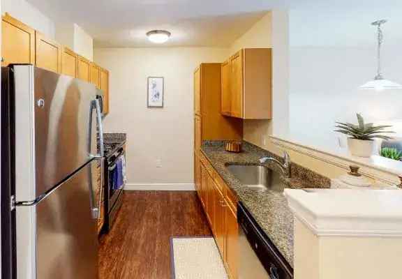 Rent Luxury Apartments in Village Green with Modern Amenities