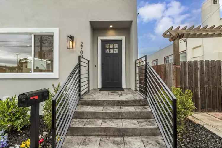 Buy House in Oakland with Modern Upgrades and Great Amenities