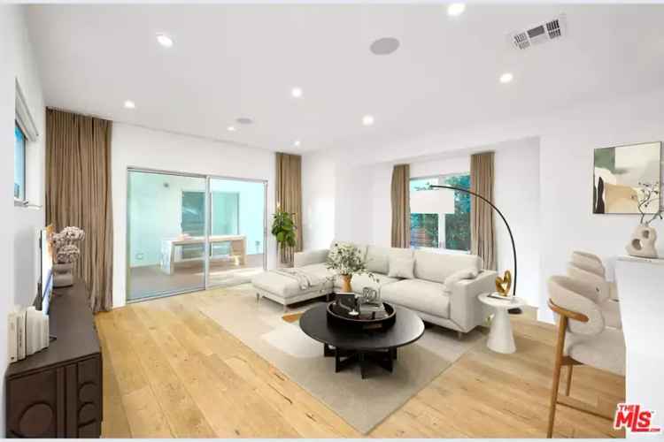 Duplex for Sale in Venice Beach with Modern Luxury Features