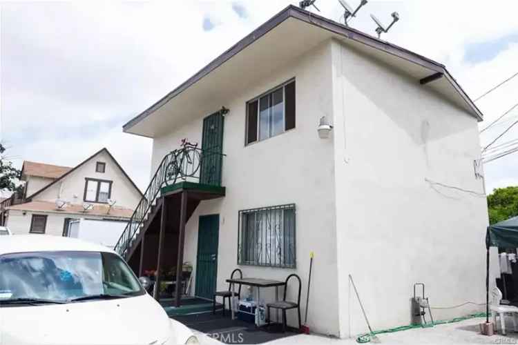 Invest in a Unique Triplex in Los Angeles with Spacious Features