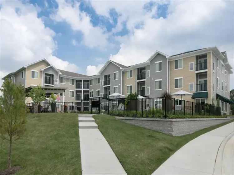 Rent Upscale Apartments with Amenities in Weldon Spring