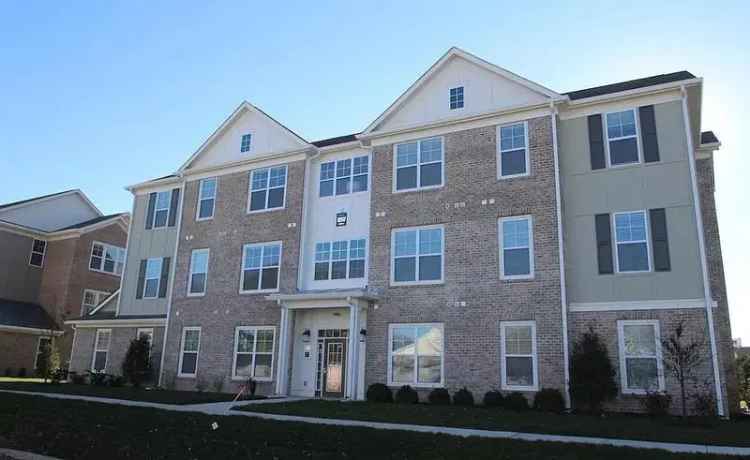 Rent Lakeside Apartments in Carmel Indiana with Upscale Amenities