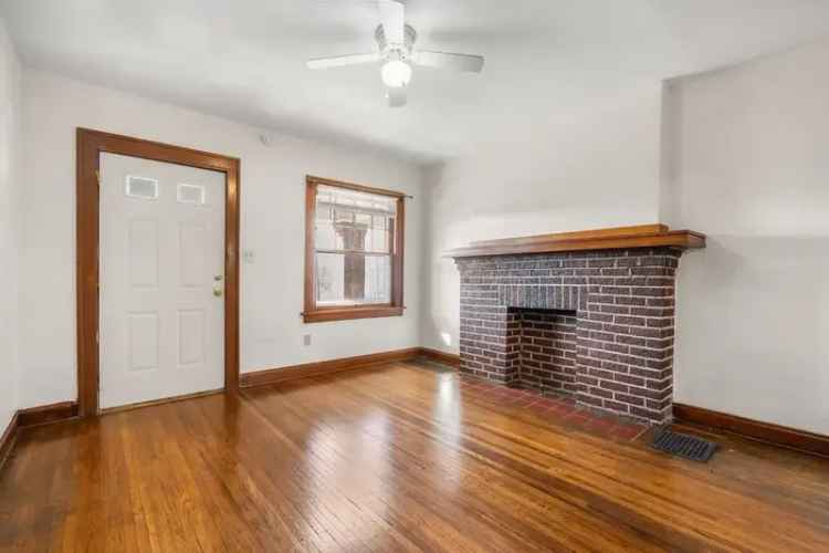 Rent Charming Townhouse with 3 Bedrooms in Clintonville