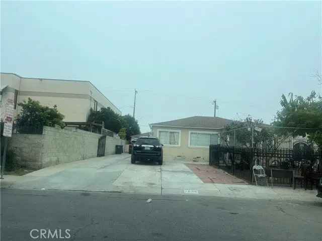 House For Sale in 1609, North Parsons Place, Santa Ana, California