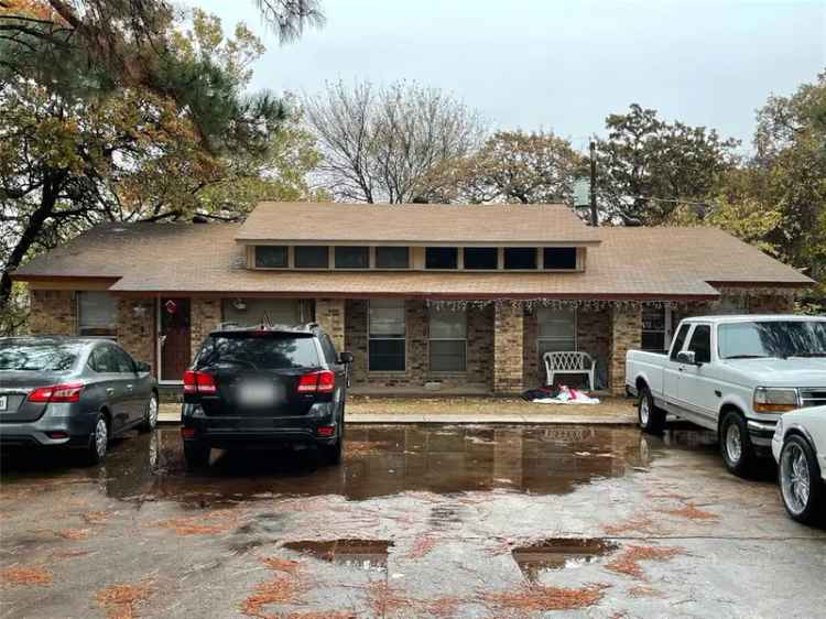 Investment opportunity buy duplex in central Arlington TX with tenants