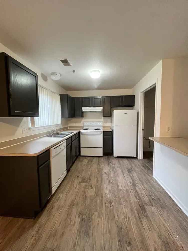 Rent Apartments Near Lake St Clair with Spacious Layouts