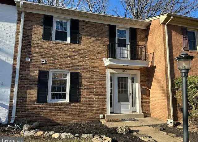 Five Bedroom Townhome for Sale in Woodbridge with Prime Location