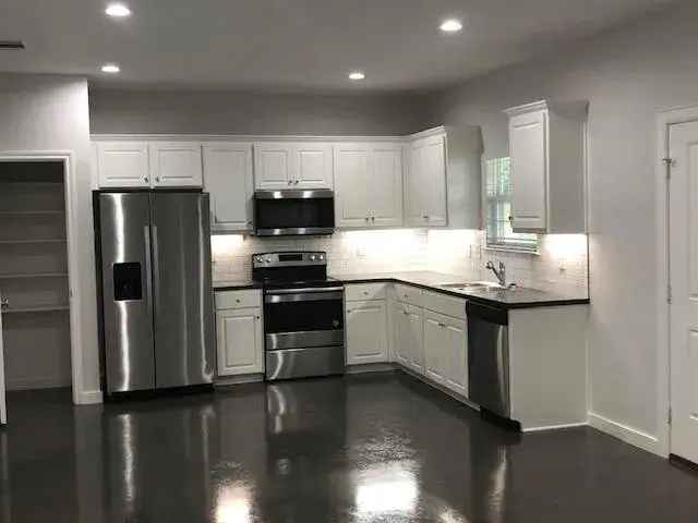 Rent Apartment Unit in Quiet Location Near Lake Tyler with Modern Amenities