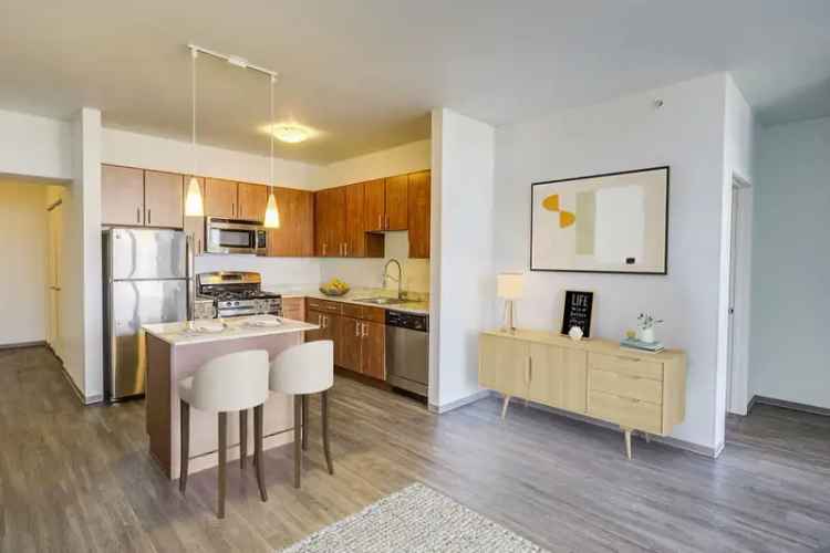 Rent Luxury Apartments in Minneapolis with Pool and Fitness Center