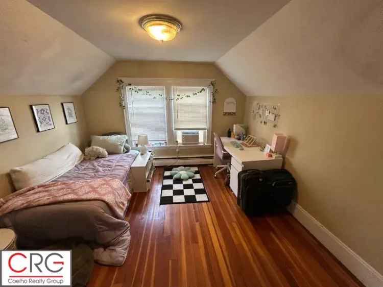 Rent Affordable Multi-Level Apartment Unit with 4 Bedrooms Near Tufts University