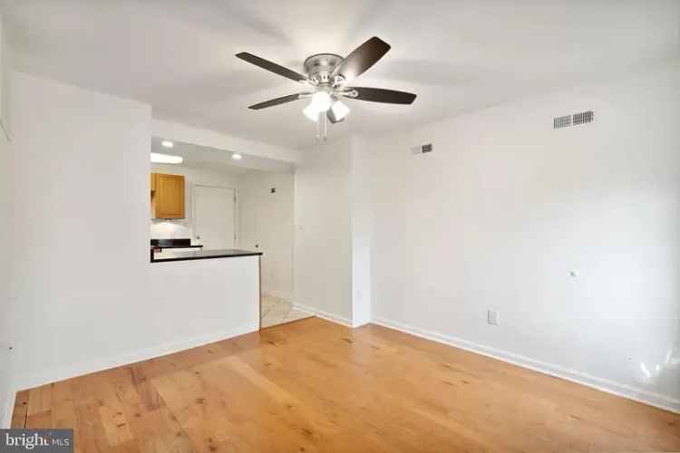 Townhouse for Rent in Northern Liberties with Smart Home Features and Patio