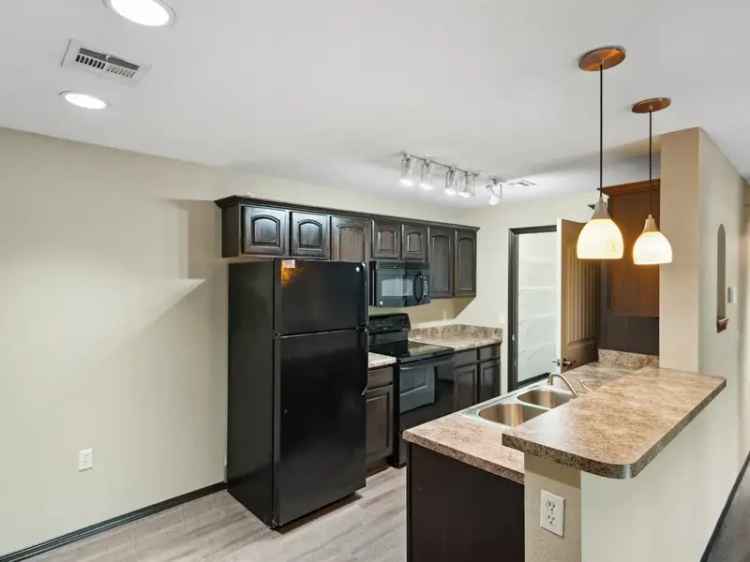 Rent Luxury Apartments with Amenities in Webb City