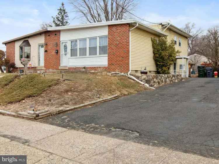 House For Sale in 2585, Miriam Avenue, Abington Township, Pennsylvania