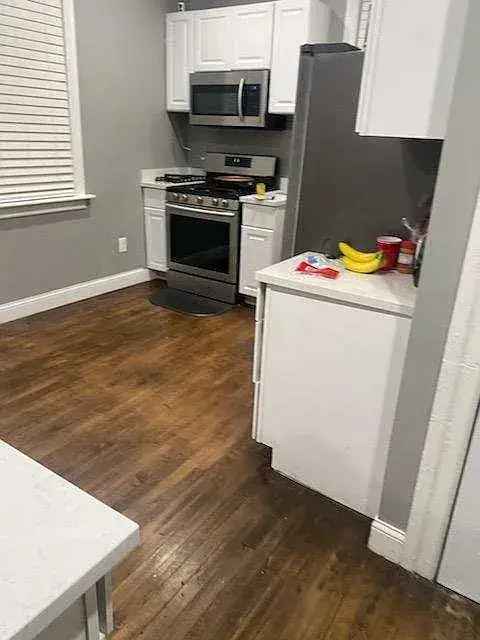 Rent Modern Duplex Apartment Near Downtown Detroit with Premium Finishes