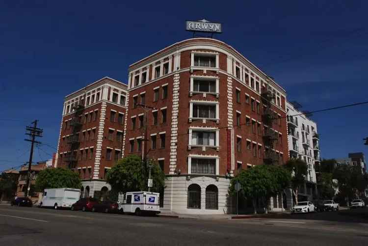 Rent Arwyn Manor Apartments in Koreatown Los Angeles with Modern Amenities