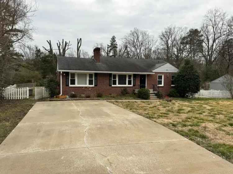 Rent Beautiful Ranch House with Yard in Greensboro Sedgefield Area