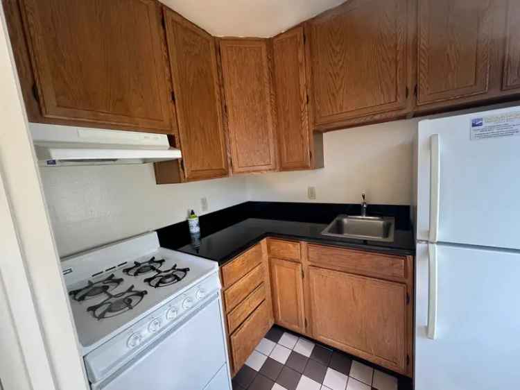 Rent Large Studio Apartment in Berkeley with Fantastic Amenities