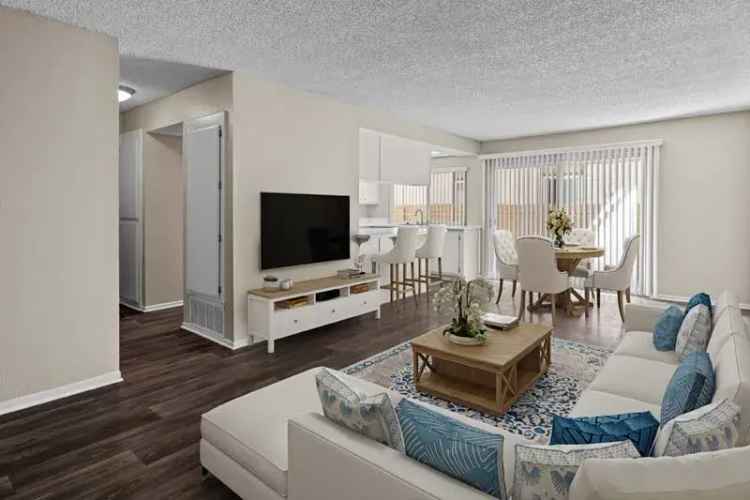 Rent Spacious Apartments at Villa Camarillo Near 101 Freeway