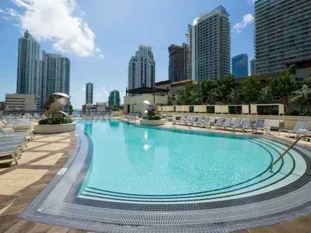 Rent Luxurious Penthouse Apartment with 3 Bedrooms in Mary Brickell Village