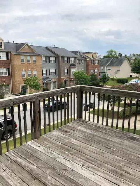 Rent Townhouse in Apex with 4 Bedrooms and Community Amenities