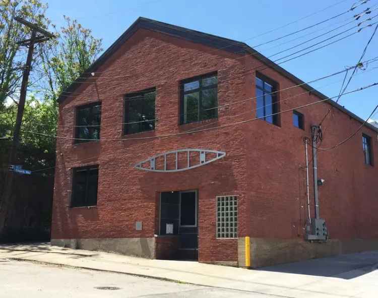 Rent Spacious Luxury Apartment Unit in Pittsburgh with Three Bedrooms